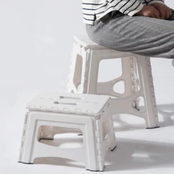 Tenma Low Leg Portable Folding Stool Army Green -Roam Ready chair eric 10 600x600 bc8fd03c 071a 4ad0 b208 81e3622c2ef6