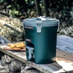 Stanley Adventure Water Jug 2 Gallon -Roam Ready d6e1337afbd660455eb9477fbc04da71 600x600 6b273b4b b1e2 4698 9efc c33ddca65a34